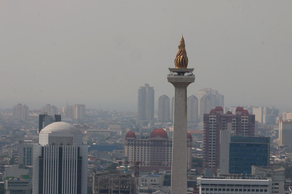 Denda Mengintai di Balik AC: Kenapa Semua Gedung Perkantoran Jakarta Wajib Pasang Sensor Polusi Juni Ini?